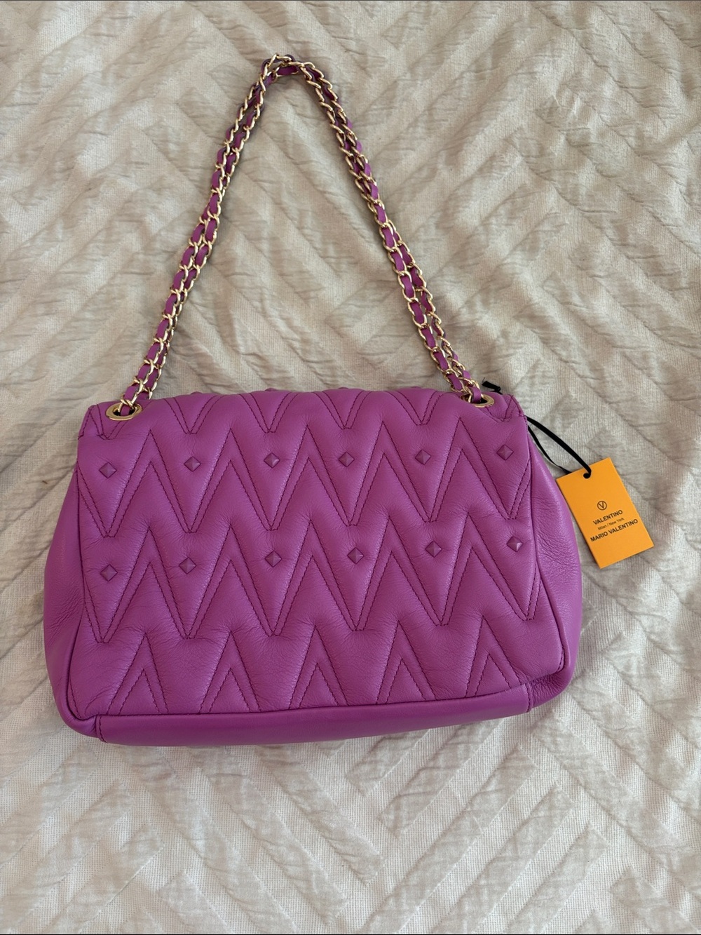 Valentino Fuchsia Quilted Shoulder Bag with Gold Chain Strap - Picture 3 of 6